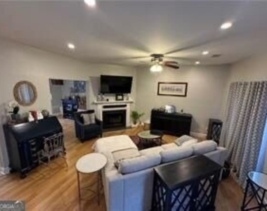 1401 Wedgewood Court - Photo Thumbnail 15