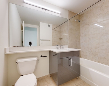10 Hanover Square - Photo Thumbnail 3