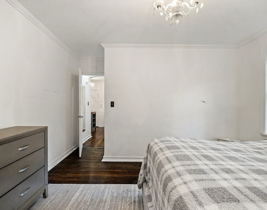 76-9 Ditmars Boulevard - Photo Thumbnail 9