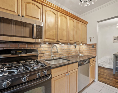 76-9 Ditmars Boulevard - Photo Thumbnail 4