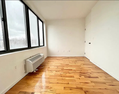 324 Melrose Street - Photo Thumbnail 8