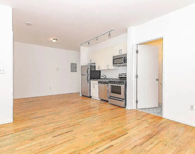 324 Melrose Street - Photo Thumbnail 5