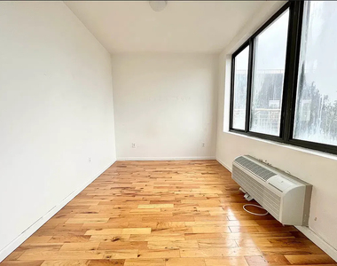 324 Melrose Street - Photo Thumbnail 2