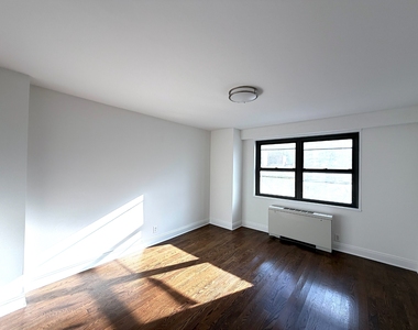 East 89th Street - Photo Thumbnail 2