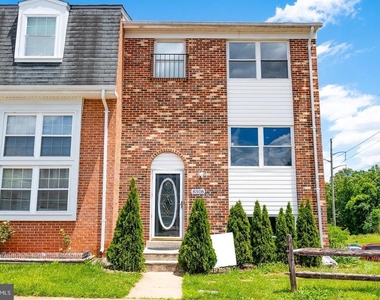 8308 Shady Grove Circle - Photo Thumbnail 3