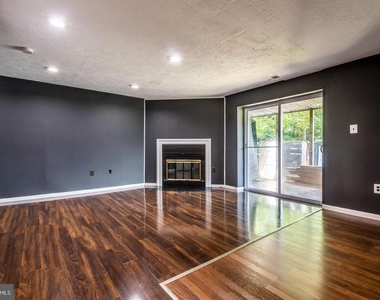 8308 Shady Grove Circle - Photo Thumbnail 12