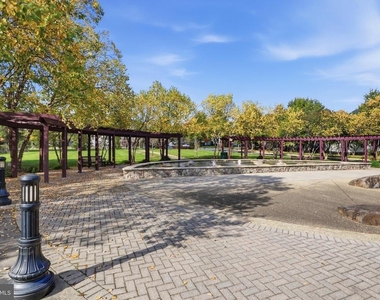5658 Lierman Circle - Photo Thumbnail 38