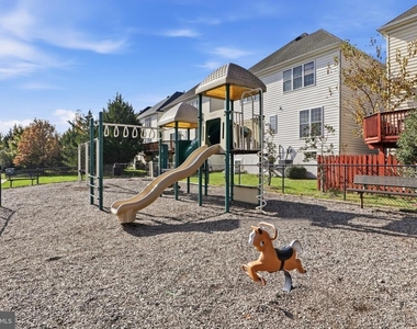 5658 Lierman Circle - Photo Thumbnail 37