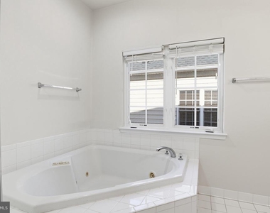 5658 Lierman Circle - Photo Thumbnail 22