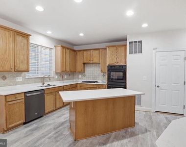 5658 Lierman Circle - Photo Thumbnail 9
