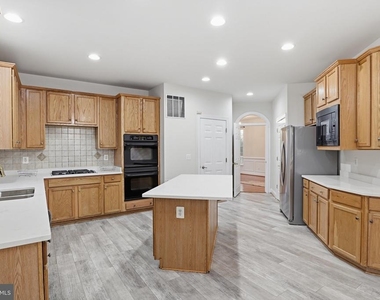 5658 Lierman Circle - Photo Thumbnail 8