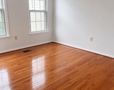 5415 Middlebourne Lane - Photo Thumbnail 16