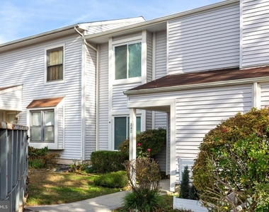 352 Hawthorne Street - Photo Thumbnail 1