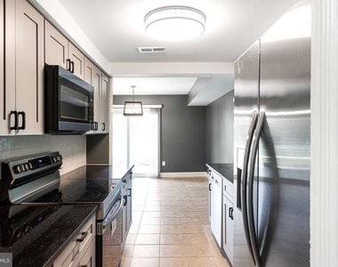 352 Hawthorne Street - Photo Thumbnail 13