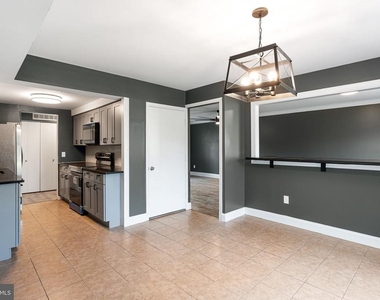 352 Hawthorne Street - Photo Thumbnail 10