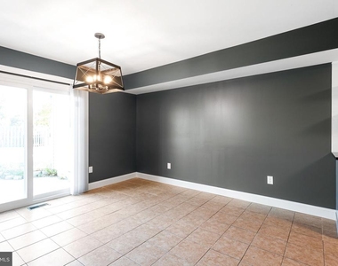 352 Hawthorne Street - Photo Thumbnail 9