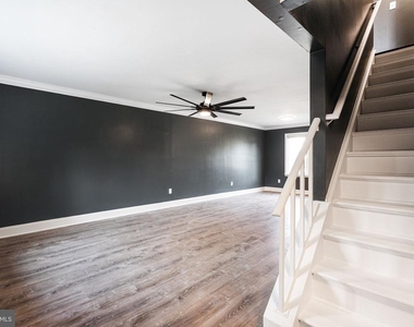 352 Hawthorne Street - Photo Thumbnail 4