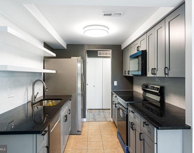 352 Hawthorne Street - Photo Thumbnail 12
