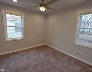 411 Compton Avenue - Photo Thumbnail 9