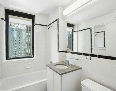 West 42nd Street - Photo Thumbnail 6