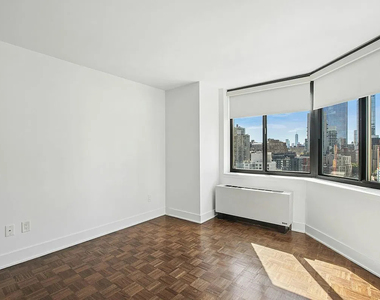 West 42nd Street - Photo Thumbnail 4