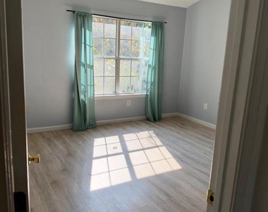 6812 Sanctuary Court - Photo Thumbnail 8