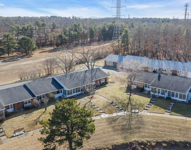 711d Dorchester Drive - Photo Thumbnail 6