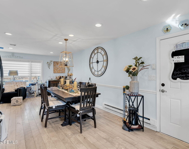 711d Dorchester Drive - Photo Thumbnail 13