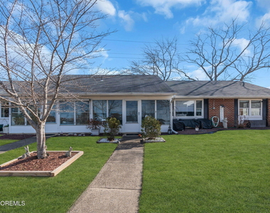 711d Dorchester Drive - Photo Thumbnail 2