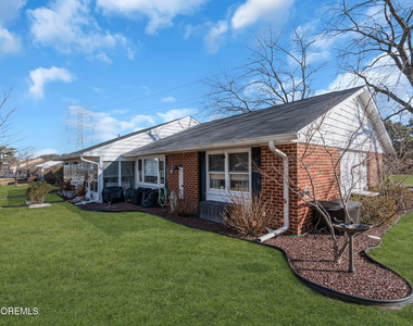 711d Dorchester Drive - Photo Thumbnail 3