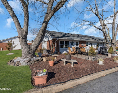 711d Dorchester Drive - Photo Thumbnail 9
