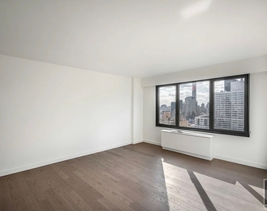 East 72nd Street - Photo Thumbnail 2