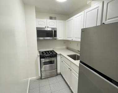 East 63 Street - Photo Thumbnail 2