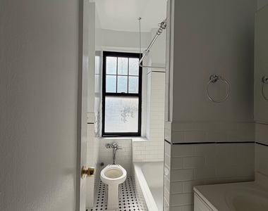 West 11th Street - Photo Thumbnail 3