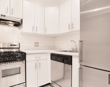 West 58 Street - Photo Thumbnail 2