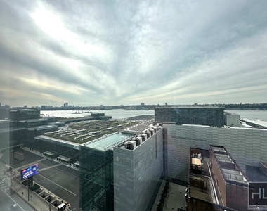 West 38th Street - Photo Thumbnail 3