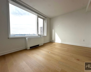 West 38th Street - Photo Thumbnail 1