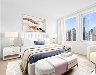 West 38th Street - Photo Thumbnail 2