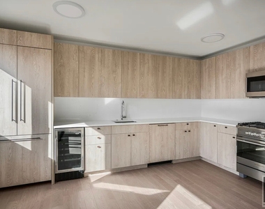 East 72nd Street - Photo Thumbnail 2