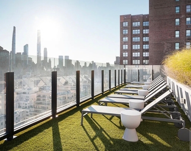 East 72nd Street - Photo Thumbnail 16