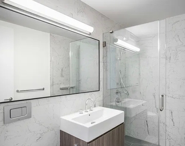 East 72nd Street - Photo Thumbnail 7