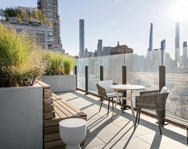 East 72nd Street - Photo Thumbnail 15