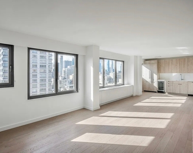 East 72nd Street - Photo Thumbnail 3