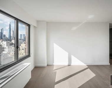 East 72nd Street - Photo Thumbnail 5