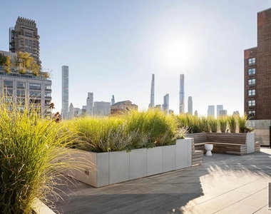 East 72nd Street - Photo Thumbnail 14