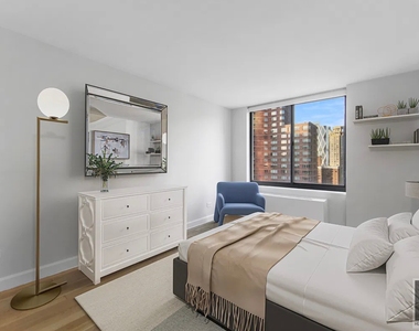West 48 Street - Photo Thumbnail 3
