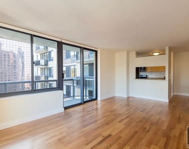 West 48 Street - Photo Thumbnail 1