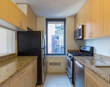 West 48 Street - Photo Thumbnail 2