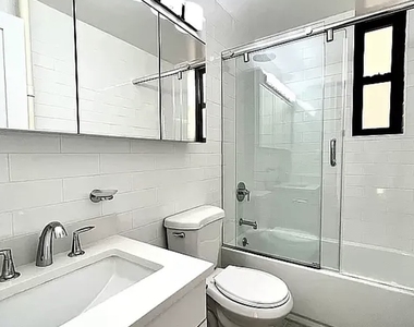 West 68 Street - Photo Thumbnail 5
