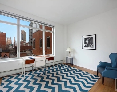 East 59 Street - Photo Thumbnail 5